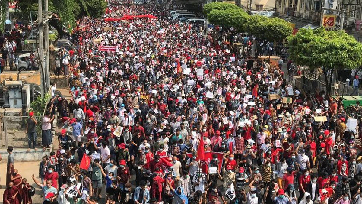 Myanmar'da darbe karşıtı protestolarda en az bin kişi öldü